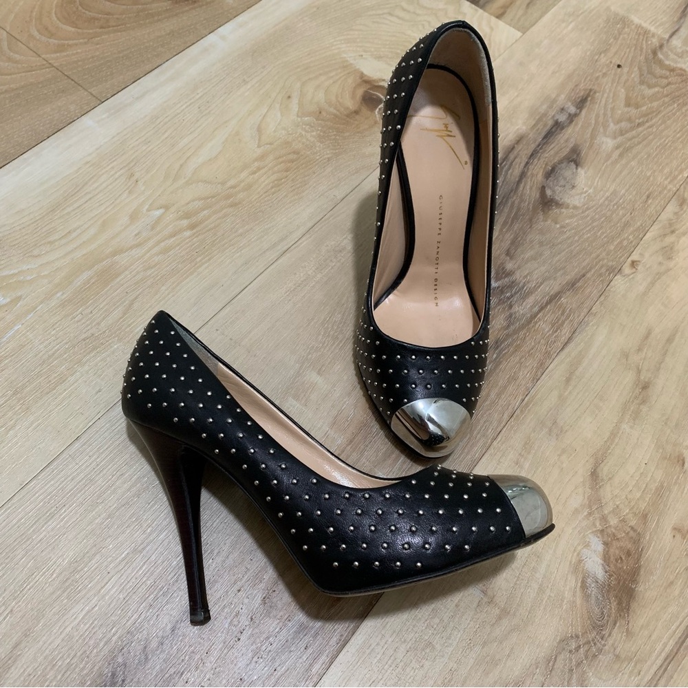Giuseppe Zanotti black pumps